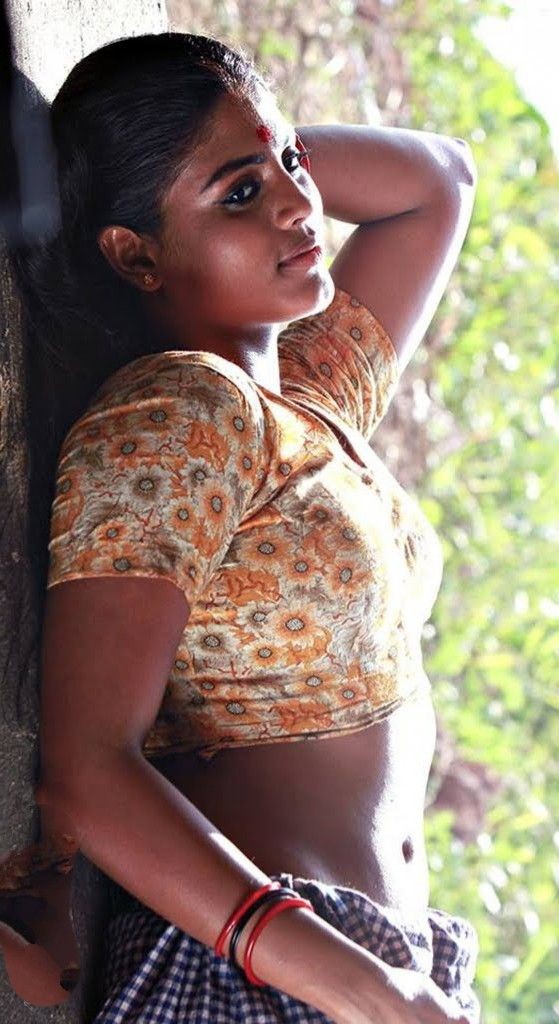 sumathii77's tweet photo. கிராமத்தில் பழைய காதலன் கூட நம்ம மறுபடி இணையும் போது வர அந்த ஒரு வித சுகமும் சந்தோஷமும் நம்மை கடந்த கால நினைவுக்கு ஒரு பயணம் கொண்டு போய் வந்து சேர்த்து விடும் ���ீண்டும் அவன் கட்டிலில் https://t.co/NRPMCi7pRs