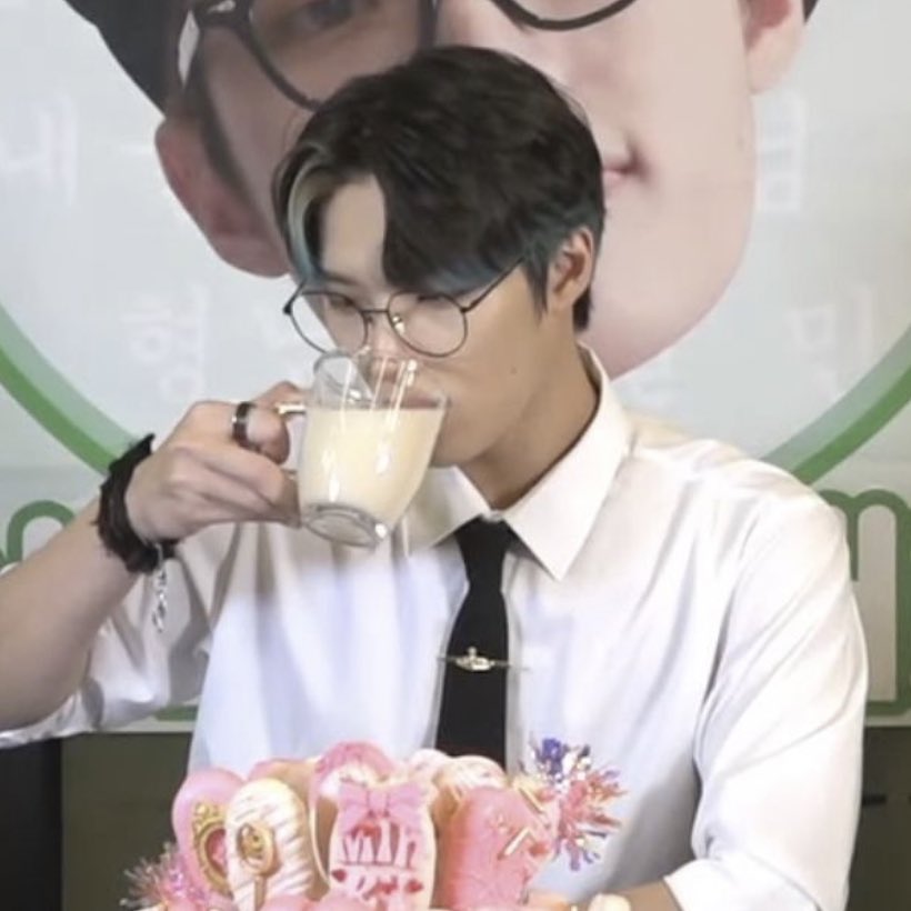 happyminki's tweet photo. cutie 🍮 https://t.co/dGHRwDTZ2l