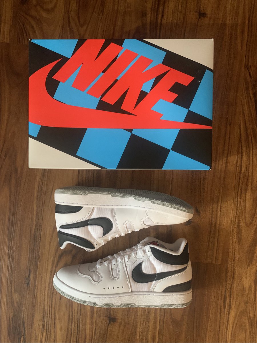 SirFrothy's tweet photo. New Nikes fresh out the box! 📦 👟 🔥 These are so clean. #NikeAttack https://t.co/whVGKnLFC9