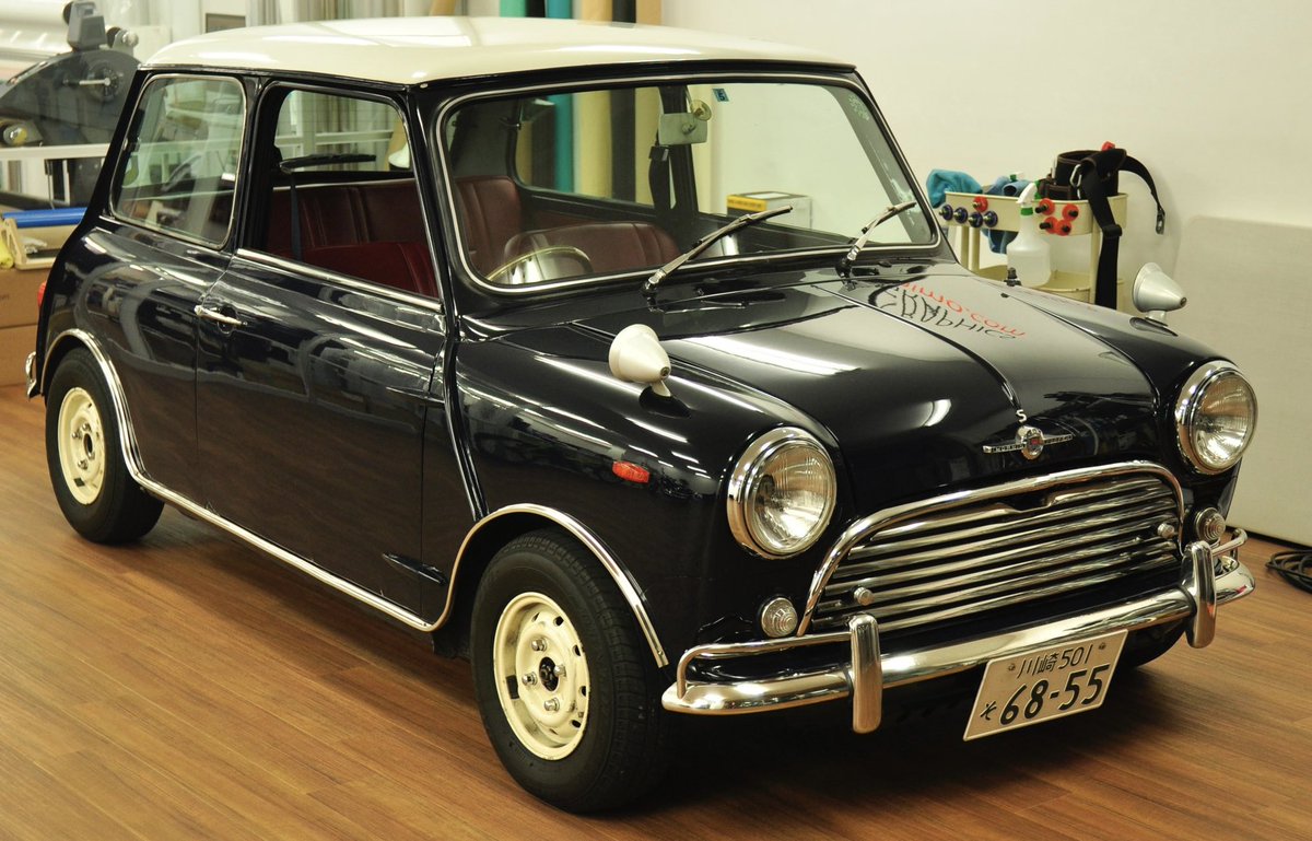 hinata1078's tweet photo. ミニを買いました。仲間から極上車70万円で売っていただきました
2週間後よくあるオイル漏
懇意にしてる車屋さんに持って行きました。オイル漏れは簡単な修理で直りますが車屋さんがせっかくだからエンジンオーバーホールしましょう！と提案されませんした。納期や価格に不安あったので迷いましたが↓ https://t.co/y1PNN45CIg