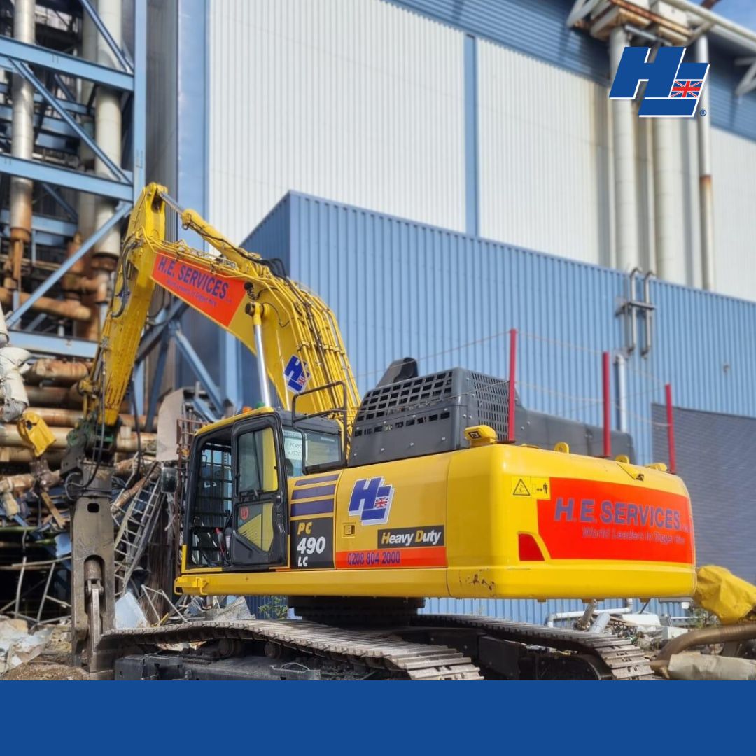 planthireHE's tweet photo. Raw strength in action! Our 49 Ton PC490 Excavator dominates spaces, built for versatility and superior productivity.  💪🚜🏗️

Explore more about our Large Diggers for hire: https://t.co/sFRhBErKqx

#HEServices #PlantHireUK #LargeDiggers #Komatsu #DiggerHireUK #Excavators #PC490 https://t.co/tQNp6r7BsD