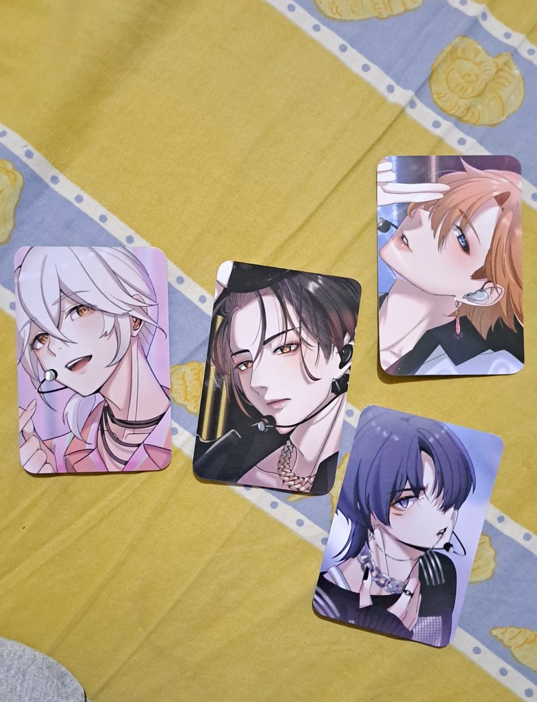 HimaHadleigh's tweet photo. Thank u sm @makkapakka1801 i love the artstyle so muchhh soo ikemen and pretty~~♡♡♡ 💖💖😆
.
#Genshinlmpact #genshinfanmerch #fanmerchandise #Genshin #Tartaglia #scaramouche #wanderer #kazuha #zhongli https://t.co/yV9qoGdlb1