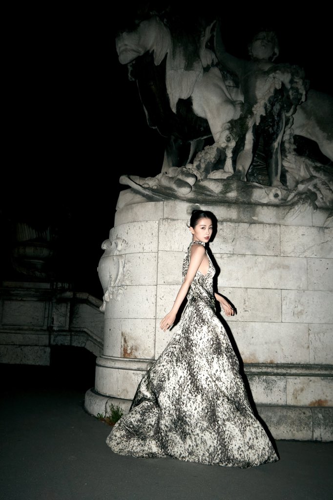 Echo__16's tweet photo. I love Esther Yu.

@givenchy 

ESTHER YU IN PARIS
#GivenchySS24xEstherYu
#GivenchySS24 #EstherYu
#PFW https://t.co/g6W1c7DXYH