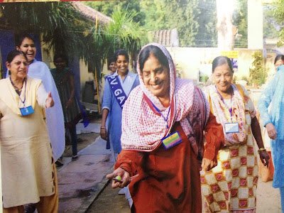 कुछ समय हमारे साथ बिताइये, कुछ हमें जानिए, कुछ हमारा प्रोत्साहन बढ़ाइए, और हमसे प्रोत्साहित होइये।

किसी कम्युनिटी को अगर जानना है, तो यह जानिए कि वह अपने बुजुर्गों को कैसे treat करते हैं।

sigmasixq.blogspot.com/2017/11/senior…

एक छोटा सा लेख जो मैंने कुछ समय पहले #Dayalbagh की बुज़ुर्ग