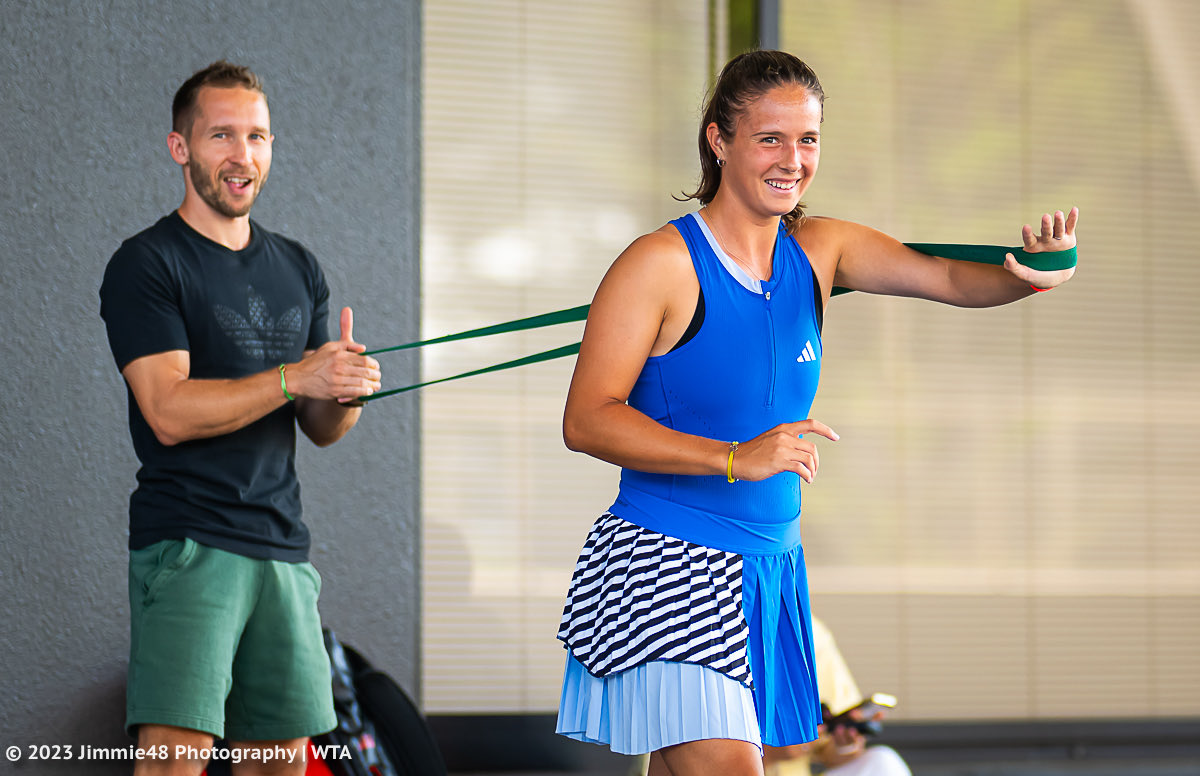 JJlovesTennis's tweet photo. .@DKasatkina warms up before her Tokyo R2 match https://t.co/91zRzm7V6q