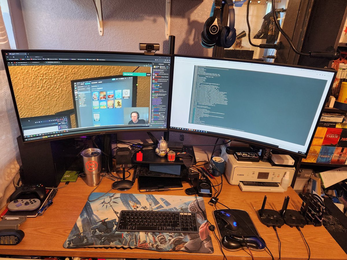Gavilan126's tweet photo. @LowkoTV  
Got a monitor upgrade from last time https://t.co/RbF5ayRZ4M