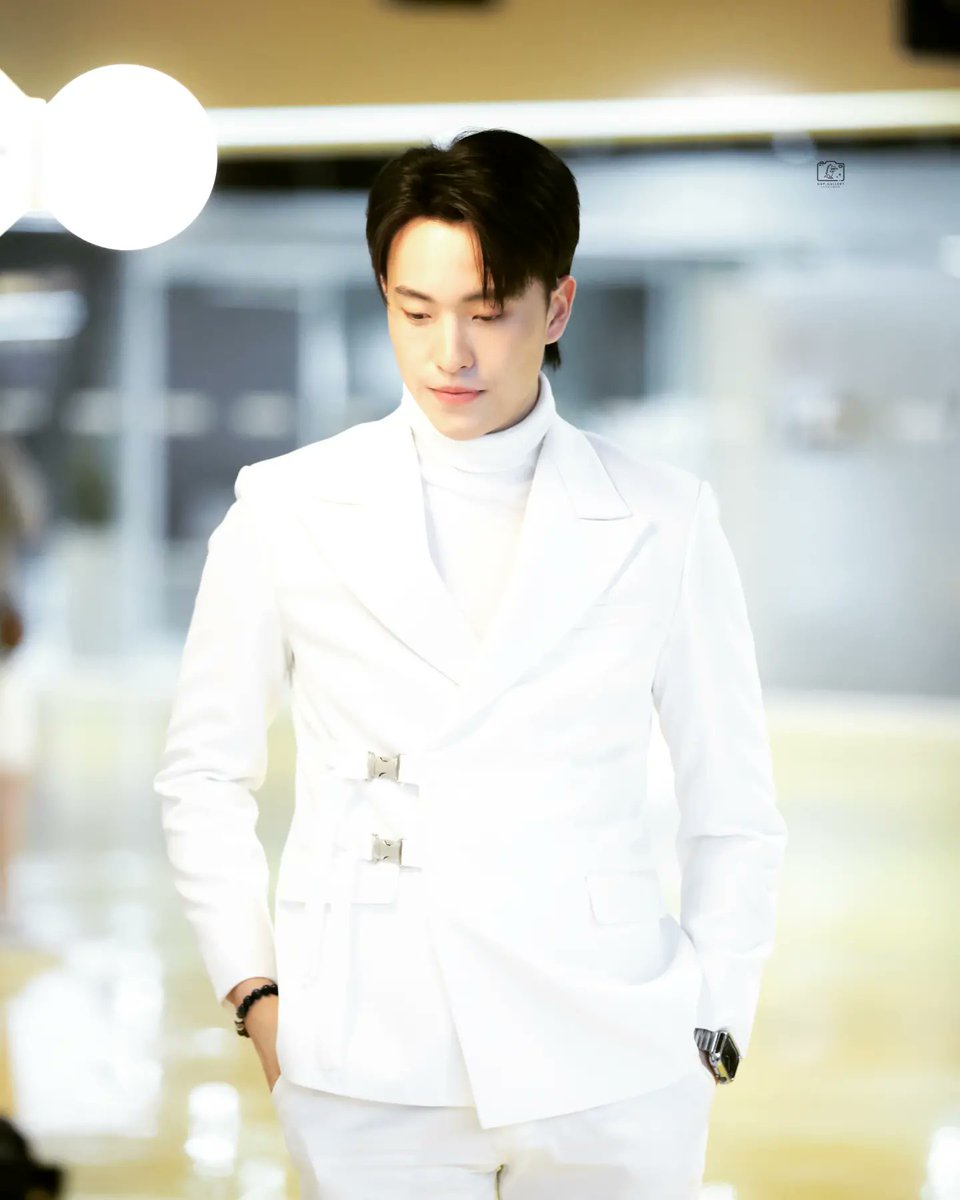 Gap_g_allery's tweet photo. Warm​Light​ 💡

#GapNarongkorn
#WeTVAlwaysMore2024 https://t.co/iOHRVW3PkP