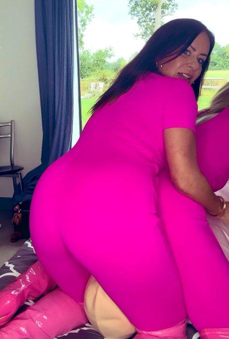 Bad Barbies part 3 Double Facesitting !! https://t.co/Az7Y5zVDp8 https://t.co/gQUOtaBaTo