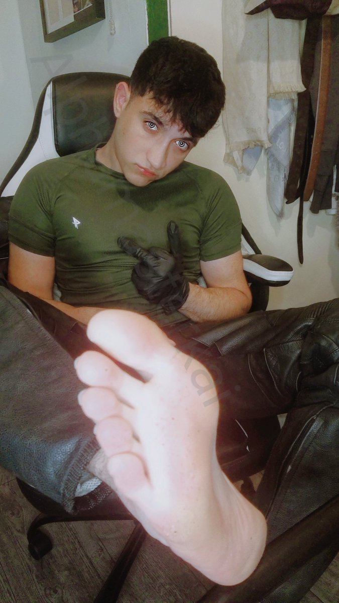 alphamasterkai's tweet photo. Which little piggy wants to show how obediant they are and buy my afternoon coffee.
Maybe one day you will get the privalidge to sniff my sweaty feet.
#feetworshi̇p #findom #foot #footsub #feetfethish 

https://t.co/1sEAWEjjZJ < get it bought know! https://t.co/qM9IaoHBCh