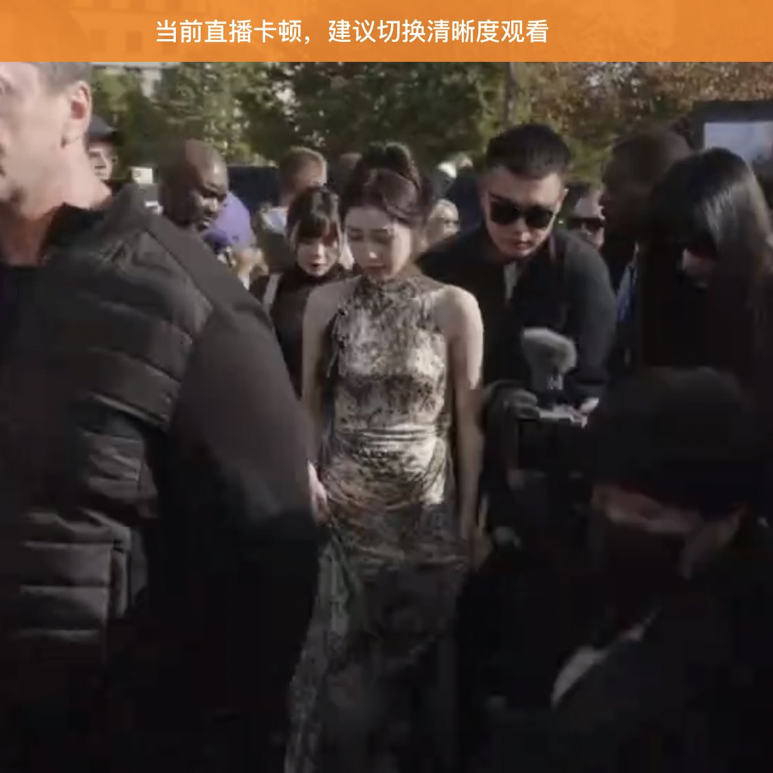 xinxin1812's tweet photo. IM SO GLAD DIA UBAH HAIR STYLENYA
@Givenchy

ESTHER YU IN PARIS
#GivenchySS24xEstherYu 
#EstherYu #PFW #ParisFashionWeek
#Givenchy #GivenchySS24 https://t.co/SDW4ESrWsn