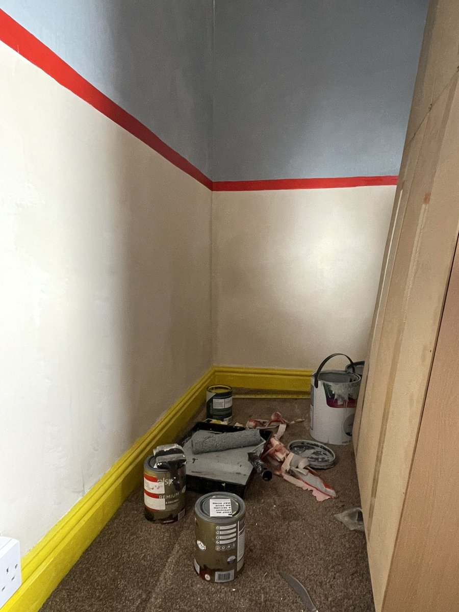 CharlesOnTour1's tweet photo. What lucky boys to have an ice rink bedroom! https://t.co/35URN1fEE1