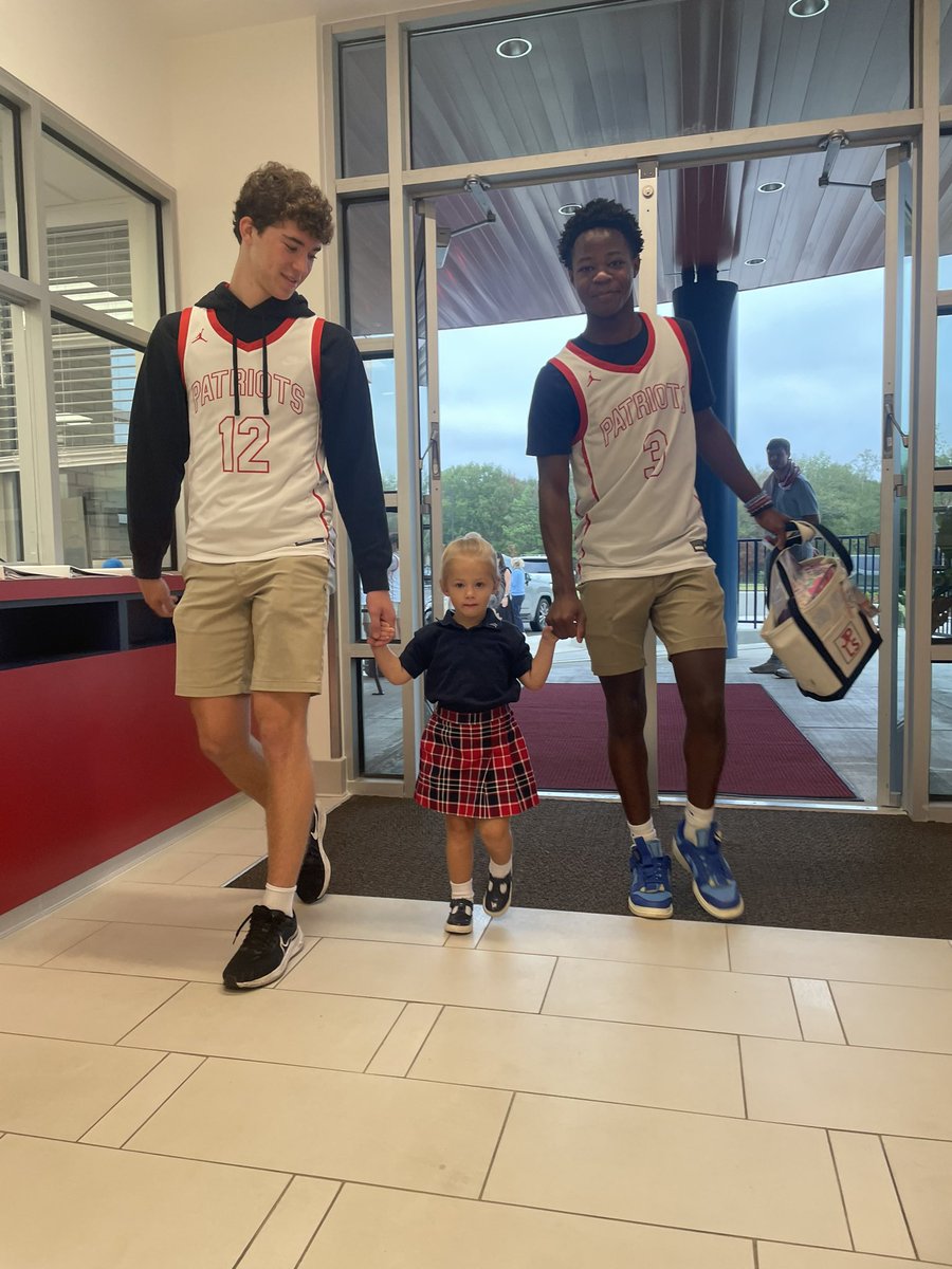 JPBoysBB's tweet photo. ☀️ Good Morning! ☀️

Our guys had a great time bringing the energy to the Lower School this morning! We welcomed our classmates with high fives and hugs to get their morning off to a great start! 🔋⚡️ 

#PrepFamily https://t.co/oSWxqYP7Ix