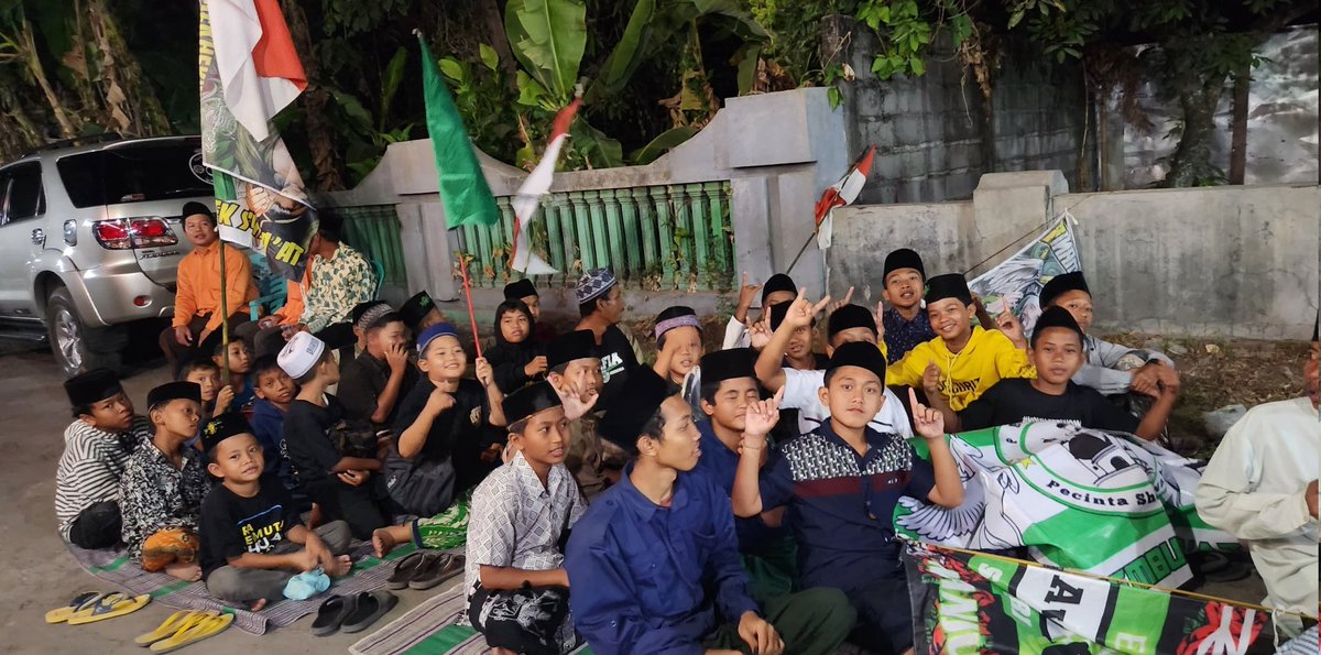 NUgarislucu's tweet photo. Ini maulidanku.. mana maulidanmu.. 

#peranggambar https://t.co/NiiFiORyGj
