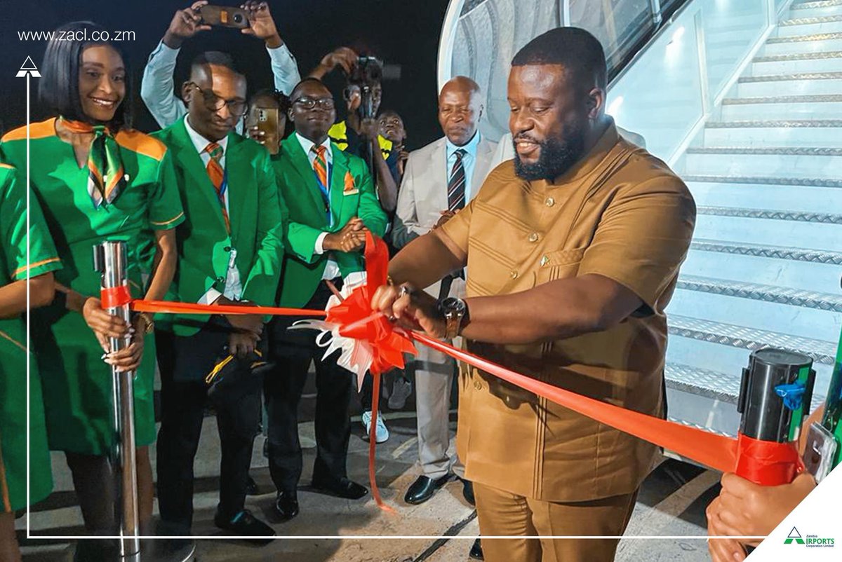 Pendant ce temps, Zambie Airways 🇿🇲 accueille son premier Boeing 737-800 et c’est le ministre de transport seul et le personal de la compagnie qui ont accueilli les nouvel appareil. 👌🏽