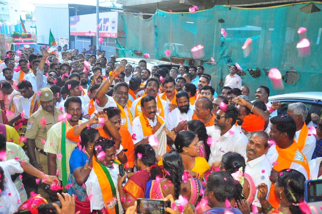 BlrNirmal's tweet photo. Congratulated Shri Selvaganapathy, who took the In charge of BJP Puducherry as State President.

ಪುದುಚೇರಿ ಬಿಜೆಪಿ‌ ಘಟಕದ ನೂತನ ರಾಜ್ಯಾಧ್ಯಕ್ಷರಾಗಿ ನೇಮಕಗೊಂಡಿರುವ ಶ್ರೀ ಸೆಲ್ವಗಣಪತಿ ಅವರ ಪದಗ್ರಹಣ ಕಾರ್ಯಕ್ರಮದಲ್ಲಿ ಭಾಗಿಯಾಗಿ, ಅಭಿನಂದಿಸಿದೆ��ು.

@SelvaMPPY @BJP4Puducherry https://t.co/oJqrQXQwR0