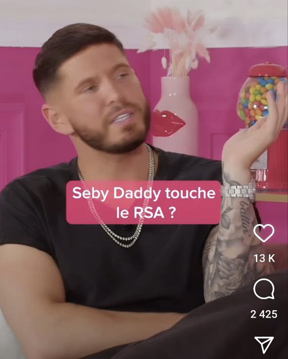 Aucun compte n'a été retrouvé à son nom par la CAF dans les contrôles immédiatement diligentés hier.

Le courrier qu'il montre dans ses vidéos est... un faux ! Le numéro de matricule correspond à une autre personne, radiée des fichiers depuis... 2013 ! 👇