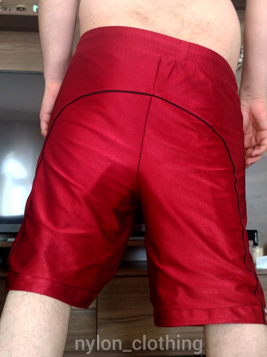 ClothingNylon's tweet photo. Hot red basketballshort...🏀
#basketballshortsfetish #bballers🏀 #bballershorts #fetishshorts #hotred #redshorts #hotshorts https://t.co/xYwuwbfQUS