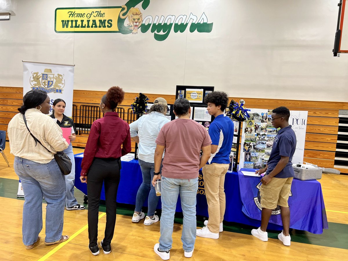 Jefferson is in the House! Great time talking to parents and students at Williams Middle Magnet! 

Application Window opens November 1st. Don't miss your chance to be a Dragon!
#WeAreMagnet #GoBigBlue