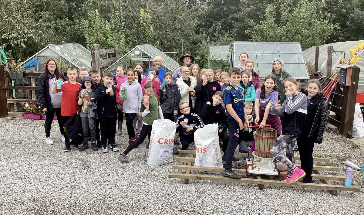 We picked, washed, cut, ground  &amp; pressed our orchard apples and then sampled our produce!🍏🍎 Thankyou to <a href="/Digglelane/">DLAA</a>   <a href="/HMount_Orchard/">Holly Mount Orchard</a>