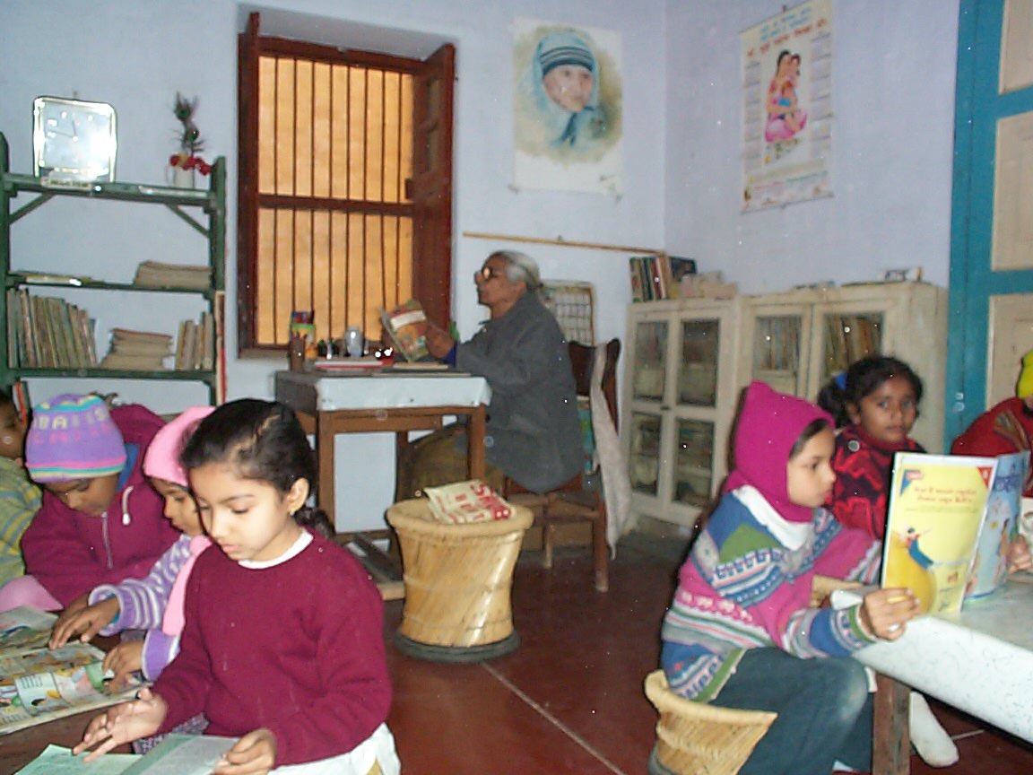 और किसी कम्युनिटी के मूल्य मापने हैं, तो यह देखना चाहिए कि महिलाओं के साथ कैसा बर्ताव करते हैं।

#Dayalbagh में महिला सशक्तिकरण पर एक लेख। यह तब की कहानी है, जब देश में ज़्यादातर पुरुष भी अशिक्षित थे।

sigmasixq.blogspot.com/2017/08/empowe…