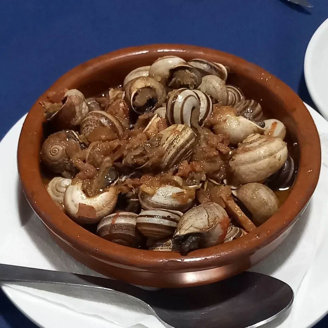 PepGranellTrave's tweet image. Para acompañar la cata de anoche nos sacaron estos manjares 🐷👌🤤❤️👏
#buenastardes #orejadecerdo #pinchos #Bravas #caracoles #gastronomia #comer #gastrolovers #wine #catadevino #foods #winelovers #festivals #soparot