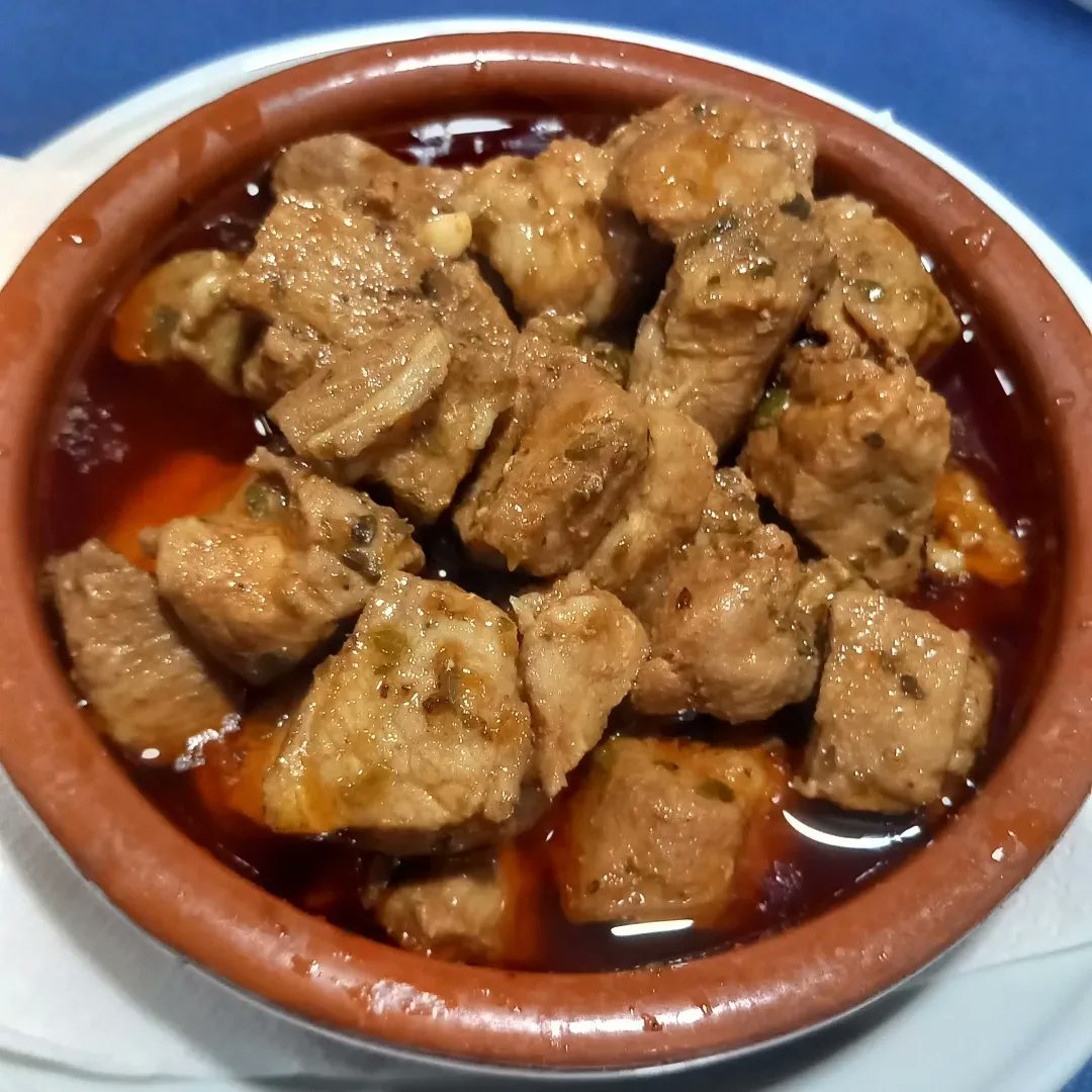 PepGranellTrave's tweet image. Para acompañar la cata de anoche nos sacaron estos manjares 🐷👌🤤❤️👏
#buenastardes #orejadecerdo #pinchos #Bravas #caracoles #gastronomia #comer #gastrolovers #wine #catadevino #foods #winelovers #festivals #soparot
