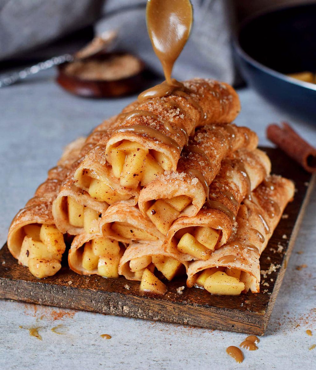 Who wants some Apple Cinnamon Crepes? 🙋‍♀️
They are stuffed with an apple pie filling, vegan, and gluten-free! 😃
📌 Recipe: elavegan.com/apple-cinnamon…
#Elavegan
#veganrecipe
#glutenfree
#applecinnamoncrepes
#crepes