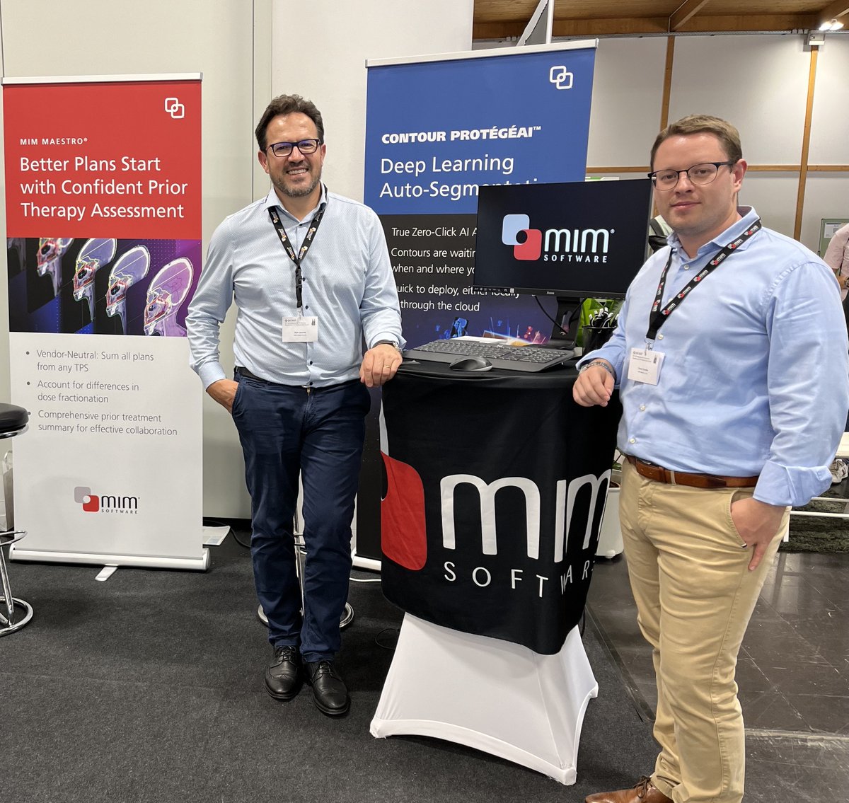 mimsoftware's tweet image. Daan and Florian are enjoying all of the conversations with #MedPhys at #DGMP2023 in Magdeburg. Meet them in booth 19 to see how MIM helps simplify complex treatments. 👉 Find out more: bit.ly/3RFvdu0. 

#DGMP #MedizinischePhysik #RadOnc #Radioonkologie