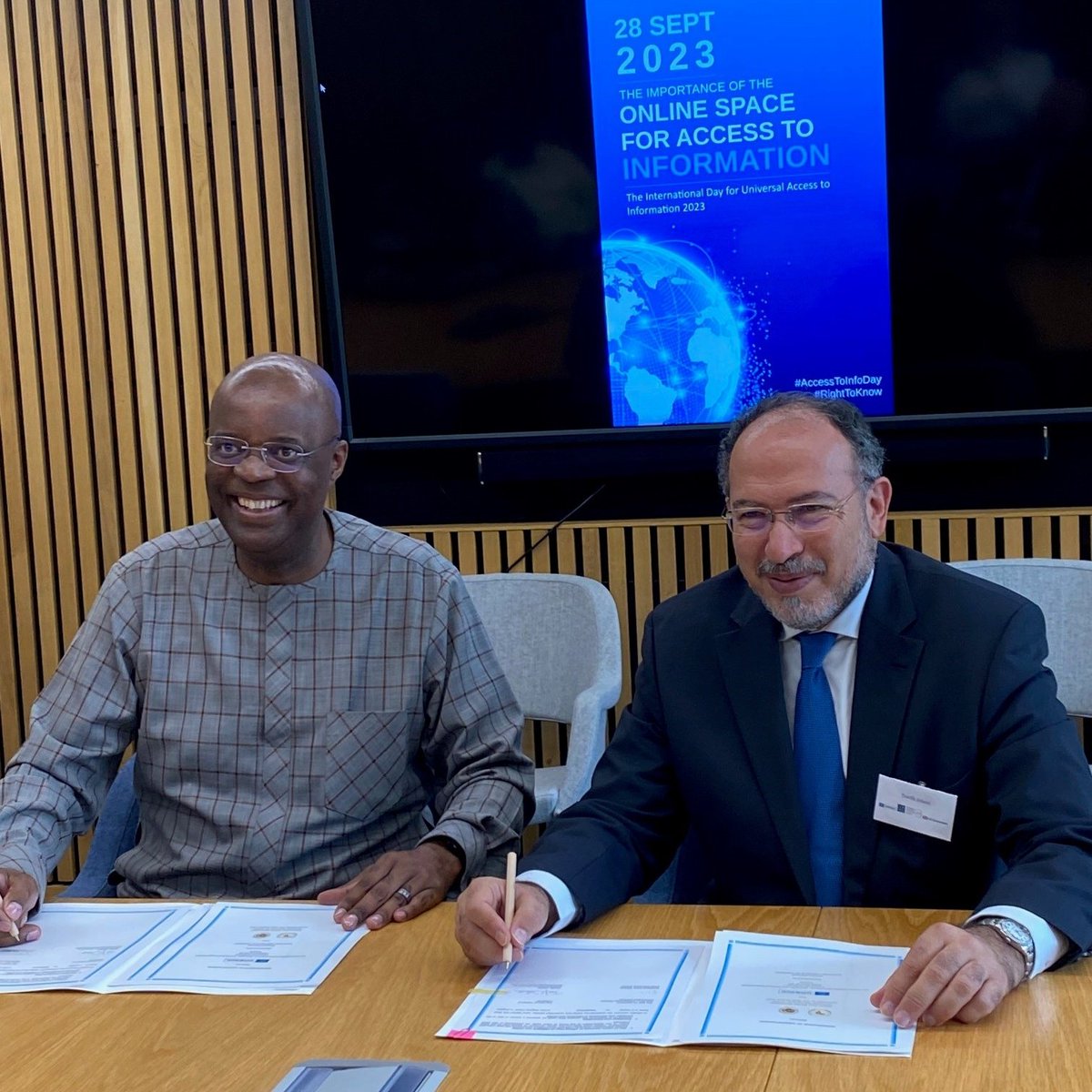 In the context of #IDUAI 2024 taking place in #Africa, UNESCO just signed a MoU with APRM (African Peer Review Mechanism) to reinforce the involvement of all key African stakeholders in #AccessToInfo.