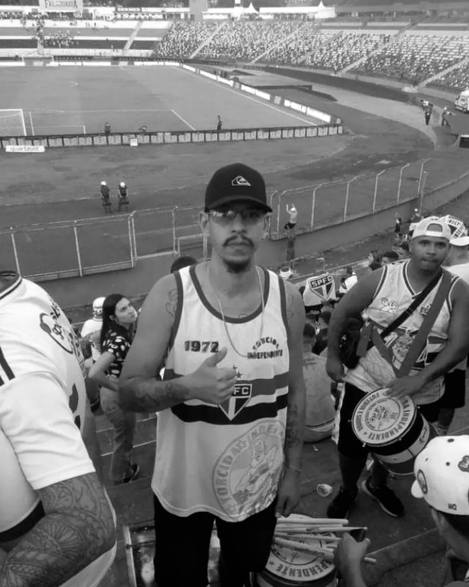 POR QUE O FUTEBOL NÃO ESTÁ DE LUTO POR RAFAEL? 

Rafael Garcia, de 32 anos, morreu durante as comemorações do título do São Paulo na Copa do Brasil. Mas por que o futebol, institucionalmente, não está de luto por ele?