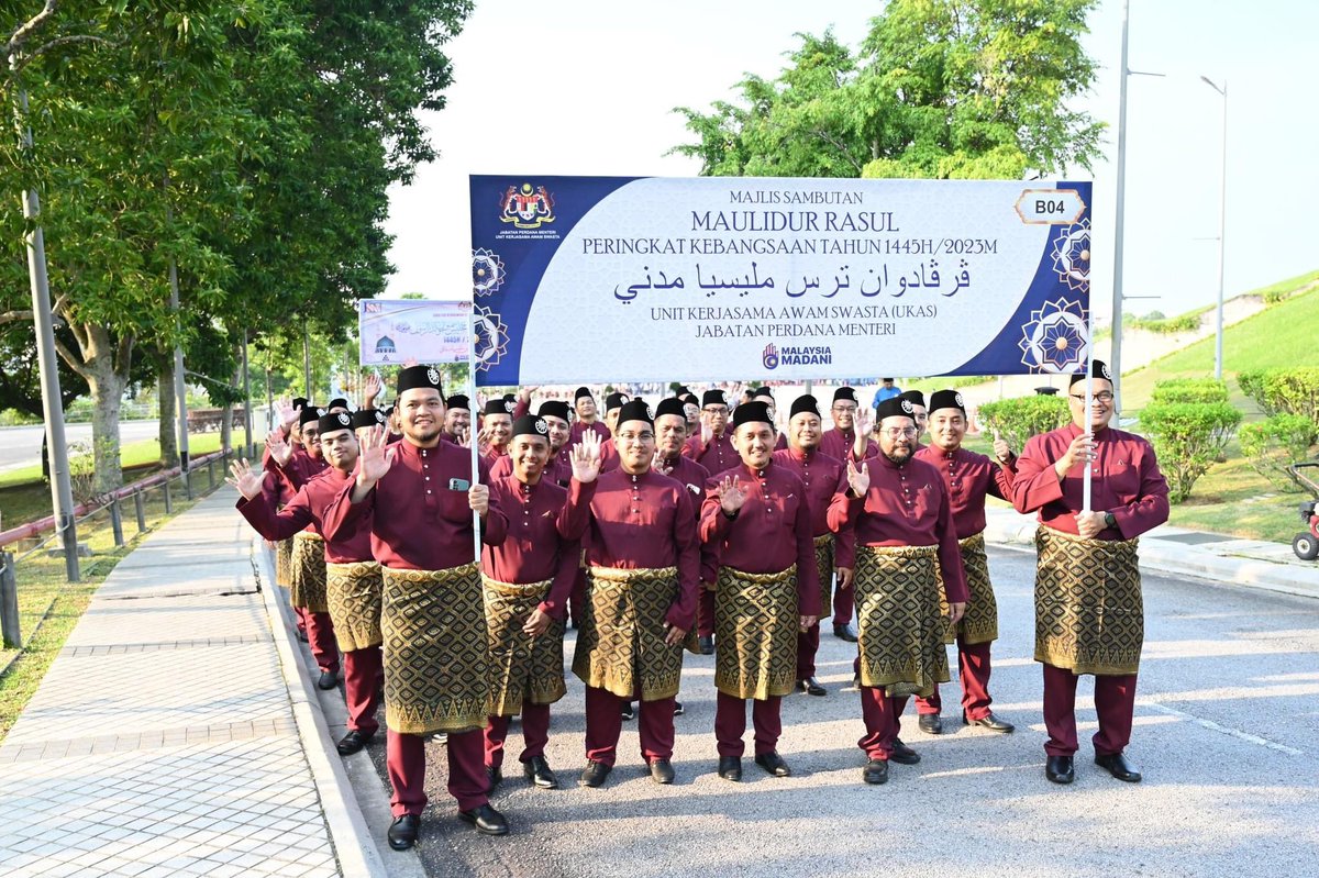 MYusrieShafie's tweet photo. PERBARISAN KONTINJEN UKAS SEMPENA MAJLIS SAMBUTAN MAULIDUL RASUL https://t.co/CxQsqPKIIh