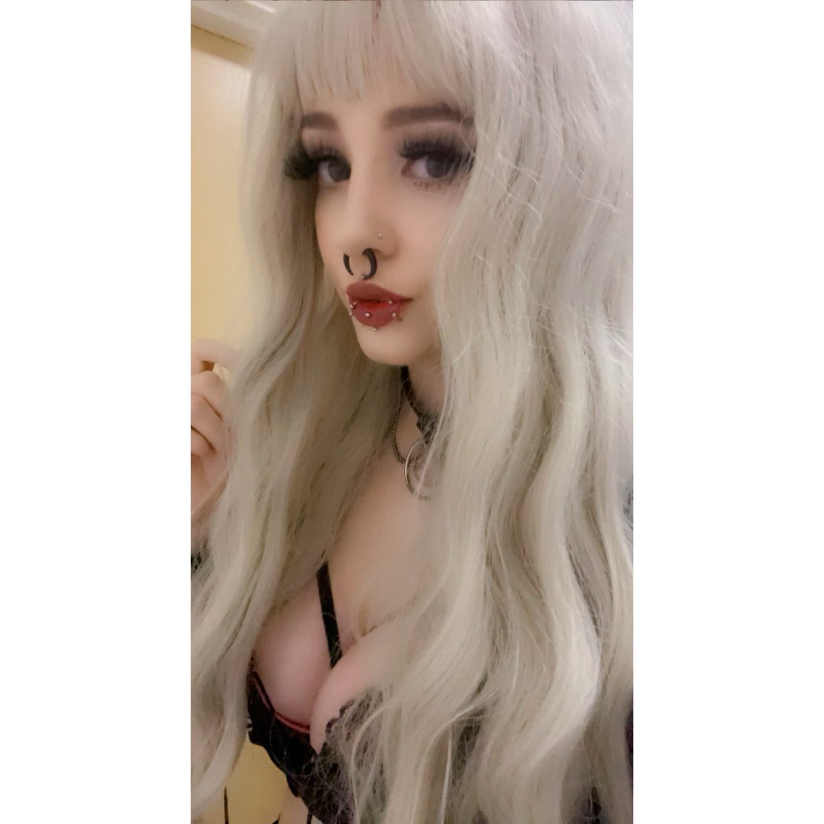 namelessfacess's tweet photo. do you prefer my face or my mommy milkers?? 😈

over 500+ photos &amp; videos, with uploads every single day &amp; 50% off on the link in the comments 🖤 https://t.co/TpuKIgWtIO