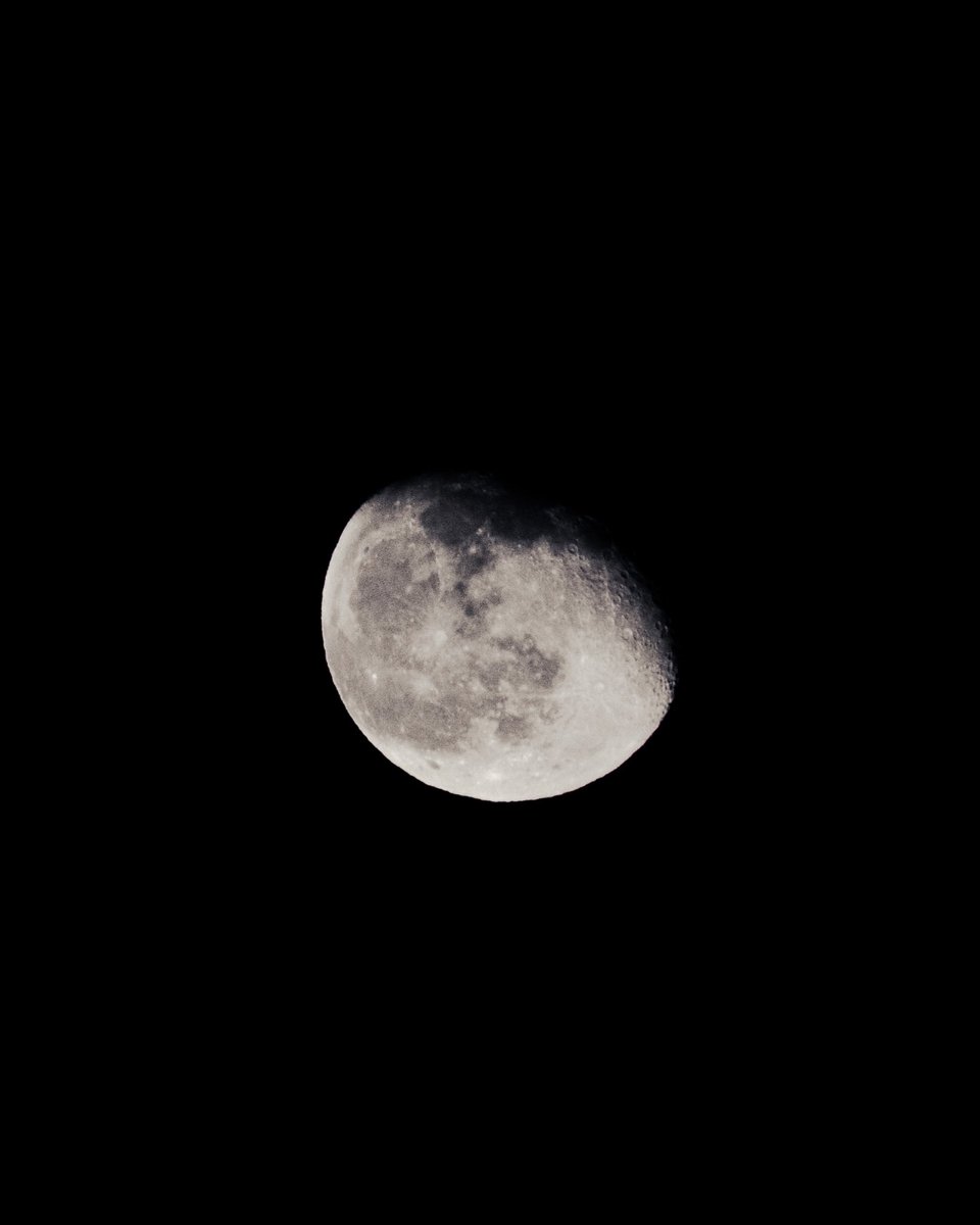 Sssooofffaaaa's tweet photo. #moonphoto #NaturePhotography #worldphoto #skyphoto #photographergermany #darkphotography #munichphotographer https://t.co/79Uo9cH8vf