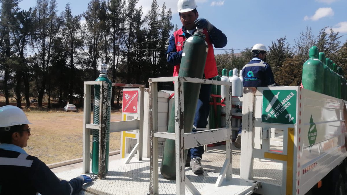 SMSALUDGAMEA's tweet photo. 🌬️Gracias a las gestiones realizadas, el Laboratorio Industrial de Oxígeno Medicinal del #GAMEA realizó la venta de oxígeno medicinal al Gobierno Autónomo Municipal Puerto Mayor de Carabuco. Este elemento será de gran ayuda para tratar a pacientes con problemas respiratorios. https://t.co/djSSjeEHcj