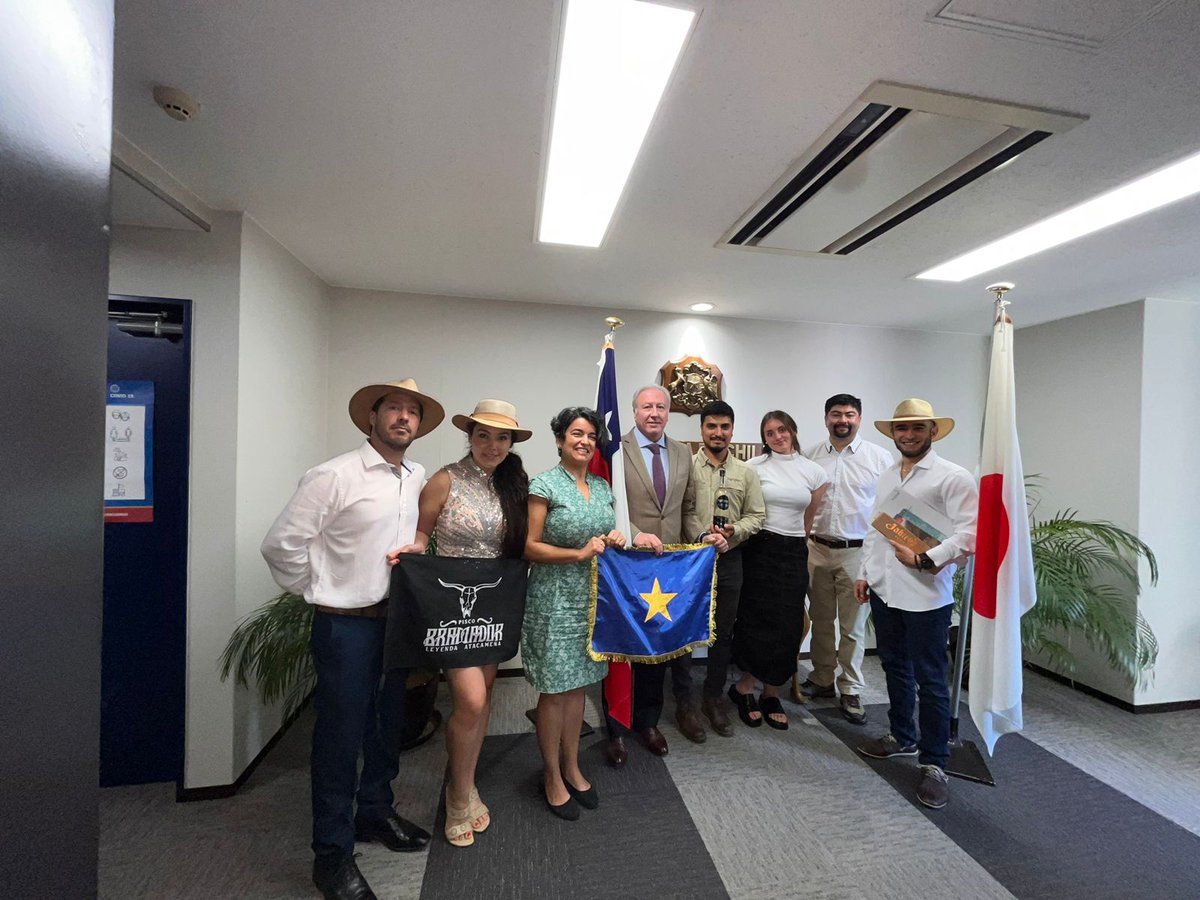ProChileAtacama's tweet photo. Una importante Misión Comercial a #Japón, están desarrollando productores pisqueros de Atacama, con el apoyo de #ProChileAtacama, #ProChile_Japan, y #GoreAtacama, buscando abrir este mercado a nuevos productores #piscos #atacama #piscojahirsaba #bramador #piscoprofugos #paitanas https://t.co/q6jHlLCiuK