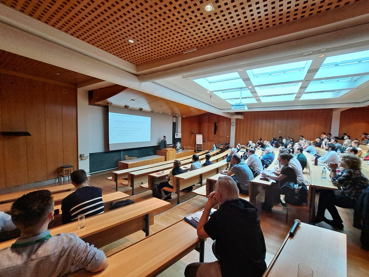 Maximilian Kasy (<a href="/UniofOxford/">University of Oxford</a>) with his fascinating Keynote Speech on "Economics and Machine Learning: What can they teach euch other?" at the Annual Meeting of the Austrian Economic Association in Salzburg (@PLUS_1622) #EconTwitter