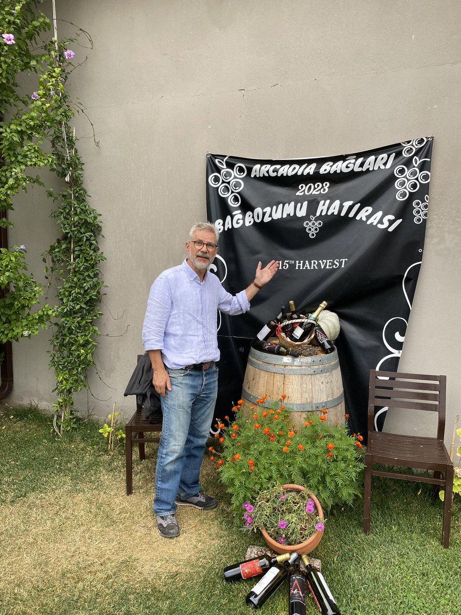 arjenuijterlind's tweet photo. The viticulture in #Thrace dates back to ancient times. In his epic poem Iliad Homer mentioned the honey-sweet black #wine produced here. Today we visited Arcadia Vineyard, a stop on the Thrace Vineyard route near Kırklareli. 🍇🍷🙏🇹🇷 https://t.co/luowbIqzvu