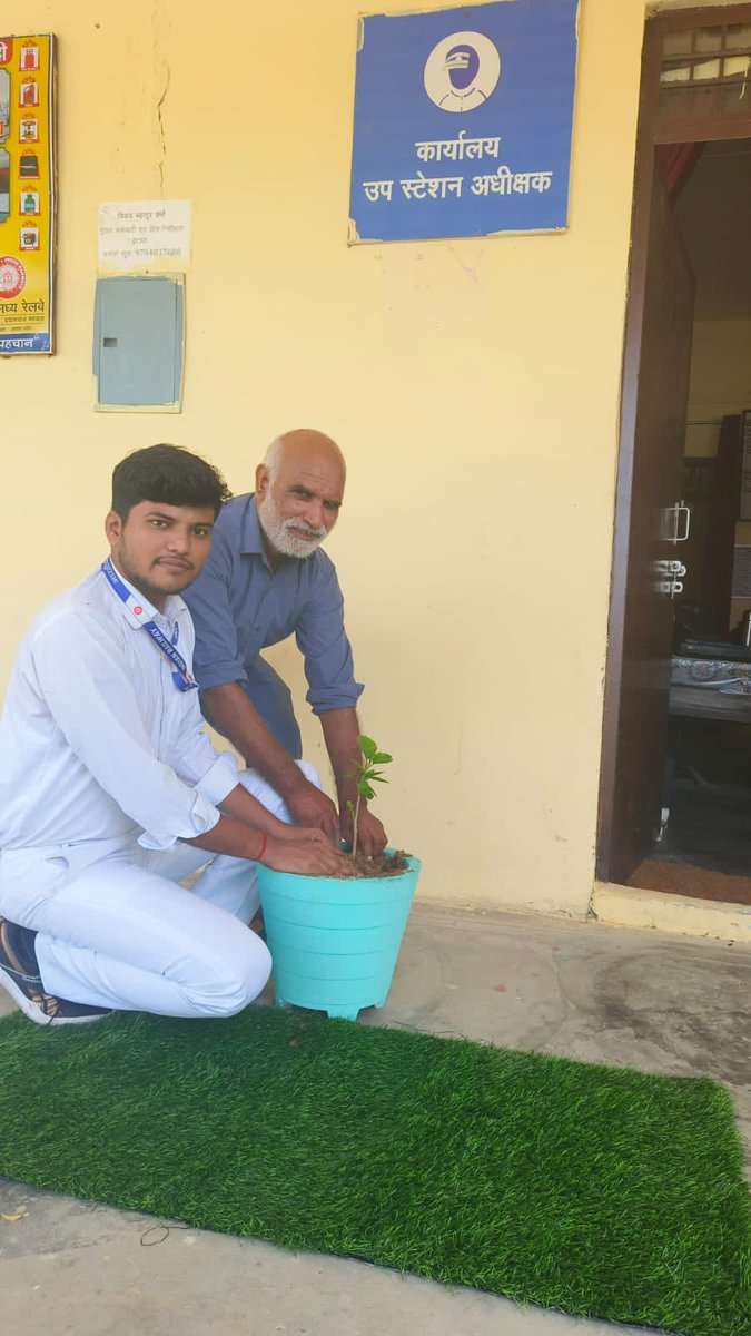 KarhalRlystn's tweet photo. स्वच्छ रेल स्वच्छ पर्यावरण https://t.co/vLKwFEybSd