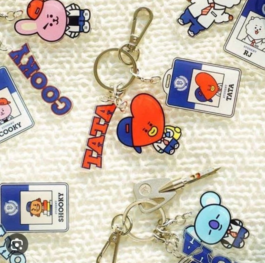Angelina_BTS_V's tweet photo. 💜 Indian Army only 💜 
This is a random GA due to me trying to help @BTSIndiaShop sell off her remaining merch. 
💜 First place is an official Jimin puzzle, second &amp; third place is an official koya &amp; mang 5th muster keychain. 
💜 more info... https://t.co/hJn7Vnrwd7