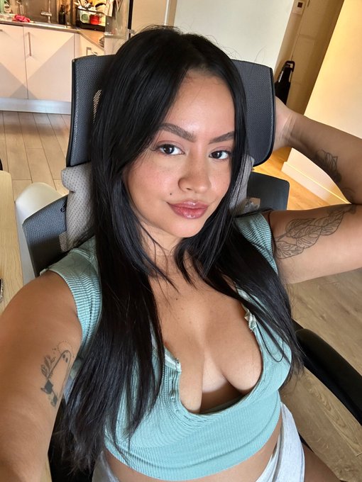 face / pussy   ❤️ if you&rsquo;d fuck me https://t.co/iVecQp15QF