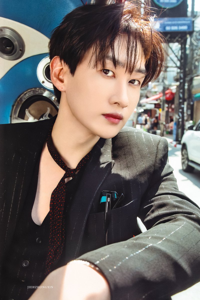 JHZX_0404's tweet photo. 《EUNHYUK's Moments》PHOTOBOOK SCAN PART 2⃣️
 #EUNHYUK #은혁 https://t.co/XZevtLq98c