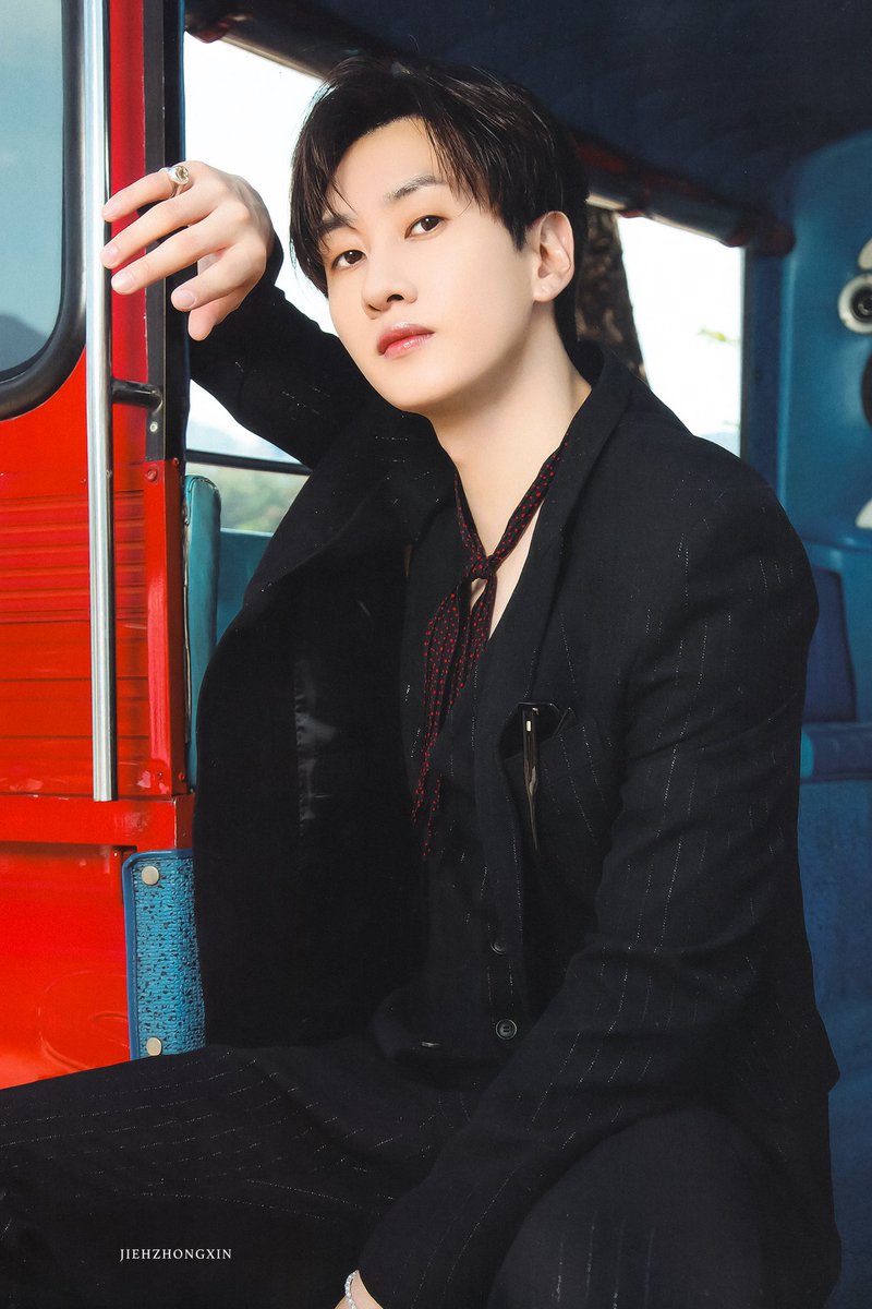 JHZX_0404's tweet photo. 《EUNHYUK's Moments》PHOTOBOOK SCAN PART 2⃣️
 #EUNHYUK #은혁 https://t.co/XZevtLq98c