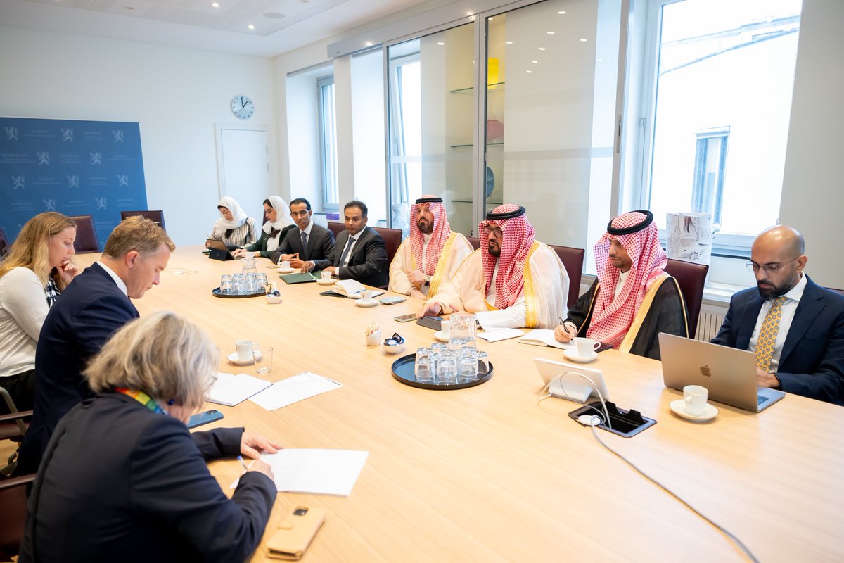 MEPSaudi's tweet photo. HE Minister of Economy and Planning and State Secretary at the Norwegian Ministry of Foreign Affairs, HE Andreas Motzfeldt Kravik, discuss cooperation in areas of common interest between the two countries and recent developments. https://t.co/7fjfdxY77Y