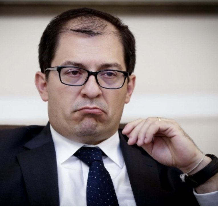 ¿Usted a quién le cree?: 

Fiscal Angélica Monsalve   🔄

Fiscalía de Francisco Barbosa   
                                                      ❤️     
                                                   
Este #FelizJueves se conoció q la Fiscalia <a href="/FiscaliaCol/">Fiscalía Colombia</a> de Francisco