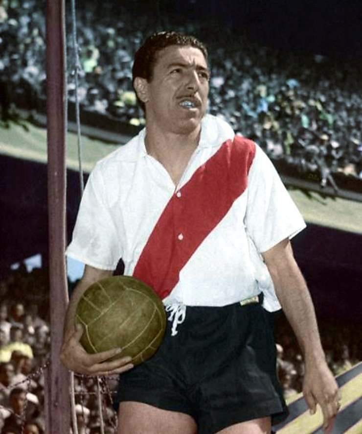 MigueBertolotto's tweet photo. A 105 años del nacimiento de #AngelLabruna.
Feliz Día Internacional del Hincha de #River. https://t.co/TssTGAtD8r