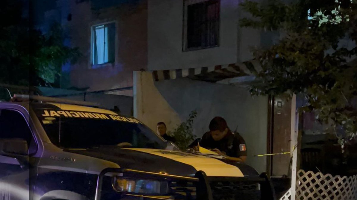 BalaceraGDL's tweet photo. Un joven de 18 años fue asesinado a balazos al interior de su domicilio en la calle Villa San Javier y Villa San Gabriel en la Col. Villas de San Agustín en Tlajomulco, la víctima fue localizada con impactos de bala en el rostro. https://t.co/G7DMQuHEpE
