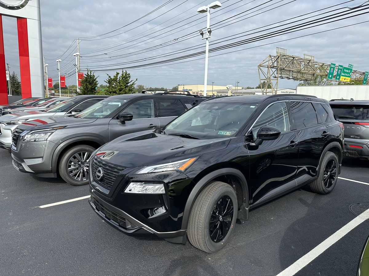 NissanPaulPA's tweet photo. End of the month savings are here! Looking for a new #Nissan #Pathfinder or #Rogue? Call me at 717-558-8220 to set up an appointment. https://t.co/EePewz30Y6