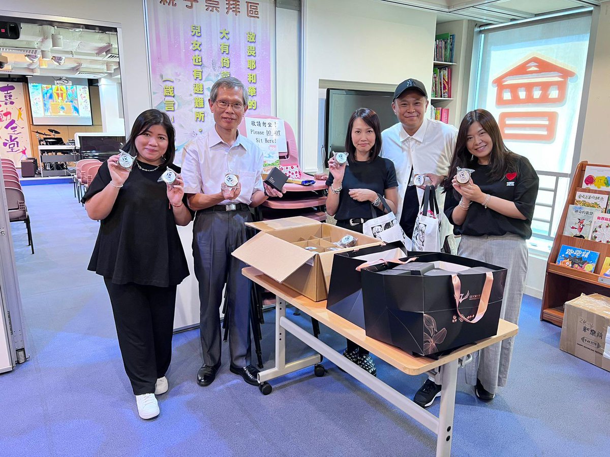 XBEgroup's tweet photo. As the mid-Autumn festival approaches, we're sending our best wishes and gifting mooncakes to the seniors at Hiu Kwong (To Kwa Wan) Nursing Centre, Jordan Baptist Church Social Service Centre, and Lai Kok Estate. What a wonderful time!

#MidAutumnFestival #Caring #XBE #XBEgroup https://t.co/RZAh5bu0oY