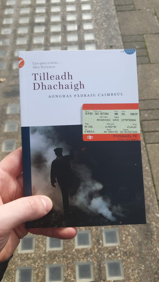 AmyDevlin1996's tweet photo. Chaidh mo bhràmair gu coibhneil gu bhùth Chomhairle nan Leabhraichean air mo leth airson leabhar ùr a cheannach 'son club leabhair againn am mìos seo 🥰 https://t.co/8dw0I0kimD