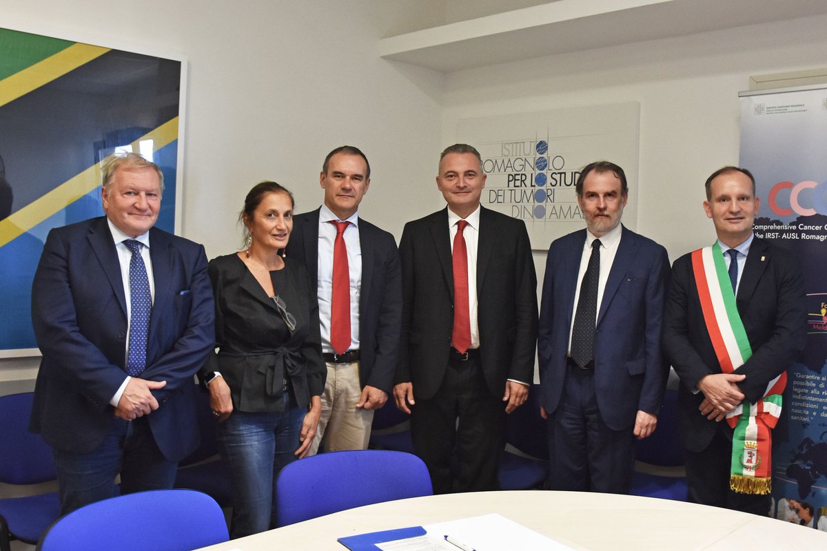 IRSTDinoAmadori's tweet photo. Presentati ufficialmente i nuovi vertici di #IRST: Presidente Fabrizio Miserocchi, Direttore Generale Lorenzo Stefano Maffioli e confermata Direttrice Sanitaria Maria Teresa Montella 
A loro e all'Istituto l'augurio dell'Assessore @raffaeledonini 

👉 https://t.co/93BWoOjtZZ https://t.co/8ogf6aDzBV